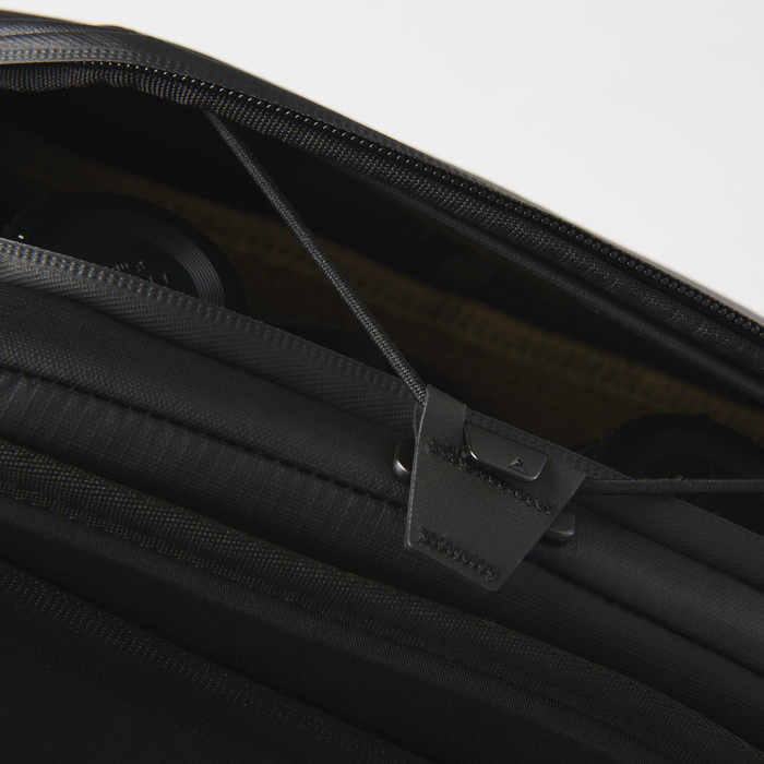 Nomatic McKinnon 8L Camera Sling - Black