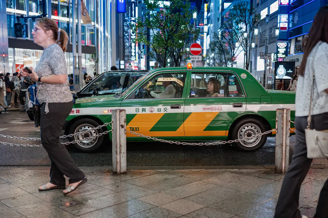 Leica Q3 Digital Compact Camera