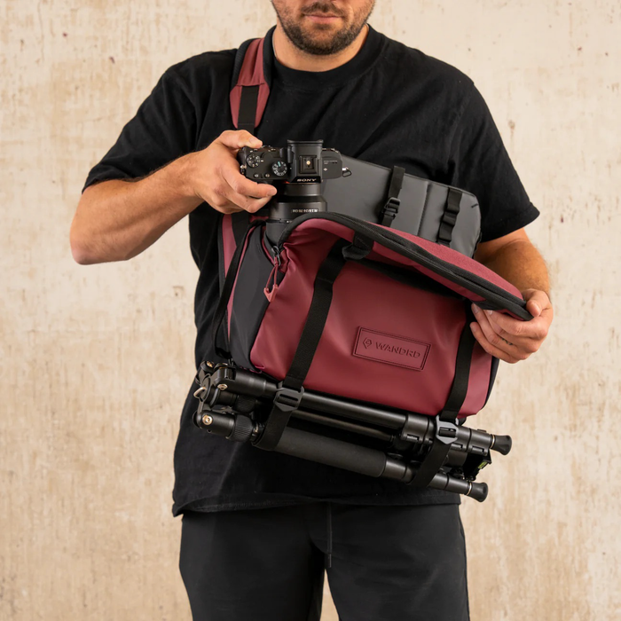 Wandrd Rogue 9L Sling V2 - Rhone Burgundy