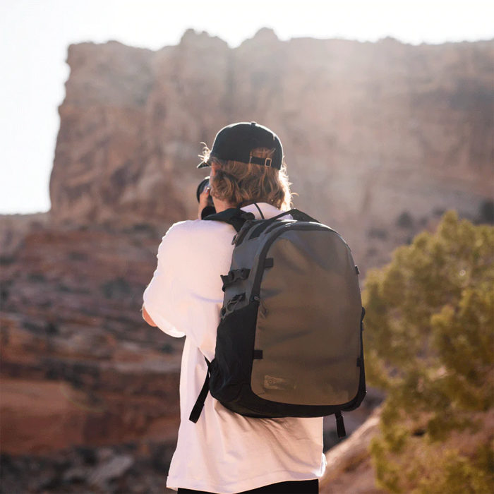 Wandrd Stratus Photo 18L Backpack - Uyuni Purple