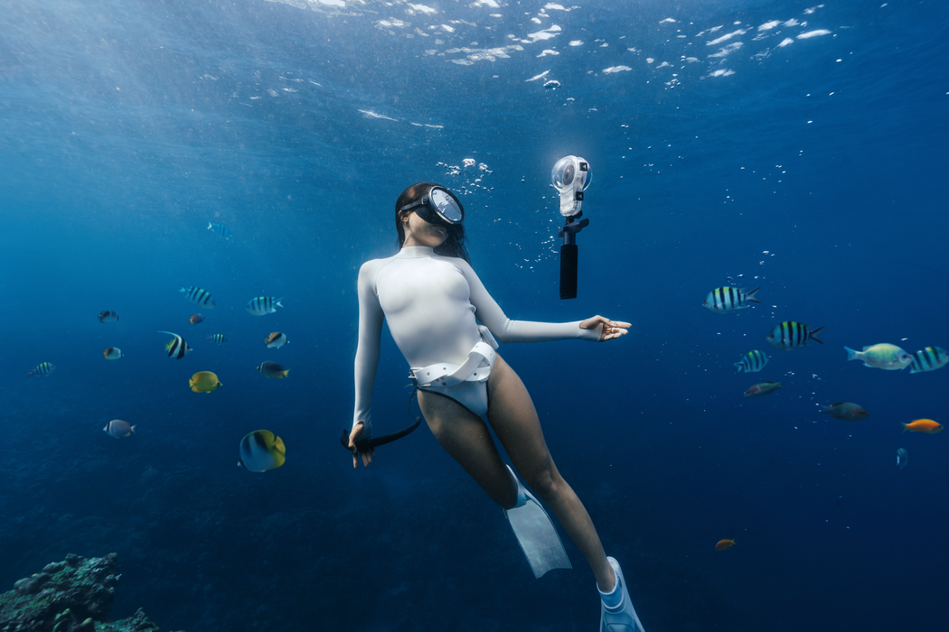 Insta360 X6 360° 8K Camera Standard Bundle - Arctic White