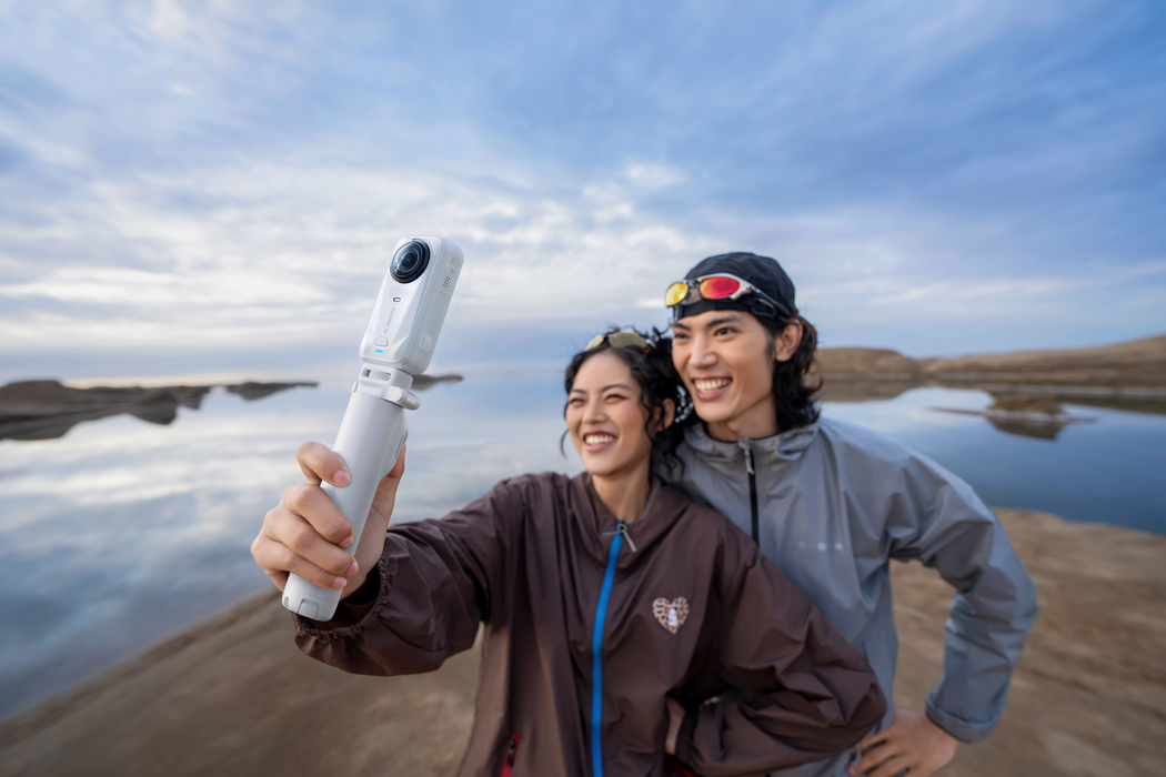 Insta360 X6 360° 8K Camera Standard Bundle - Arctic White