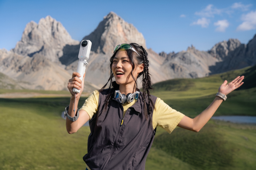 Insta360 X6 360° 8K Camera Standard Bundle - Arctic White