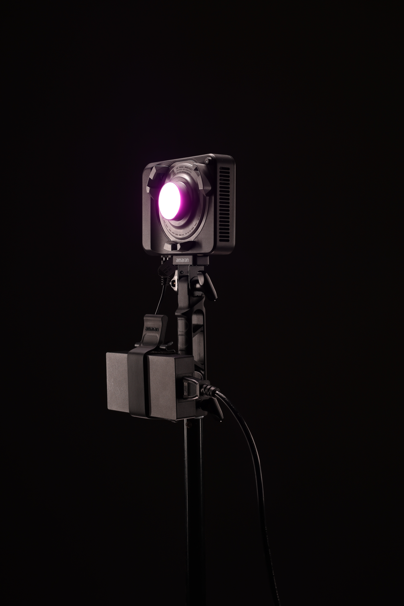 Amaran Ray 120c - Projecteur LED COB Pleine Couleur 120W, Monture Bowens, IP54