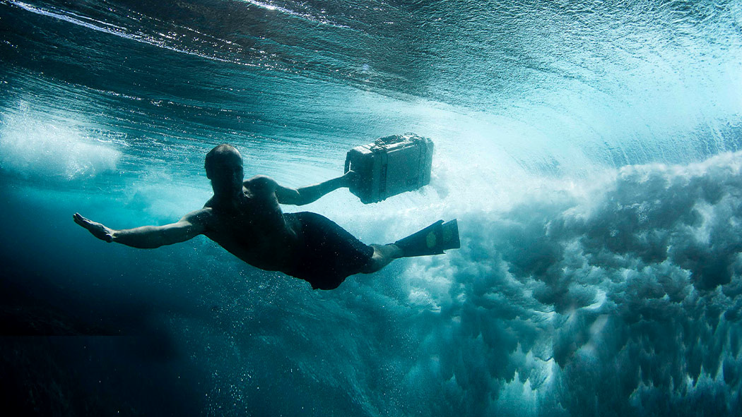 Pelican 1510 Protector Carry-On Case with Padded Dividers & Lid Foam - Black