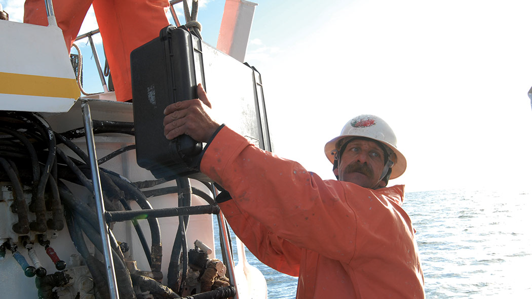 Pelican 1550 Protector Case with Pick-N-Pluck Foam & Lid Foam - Black