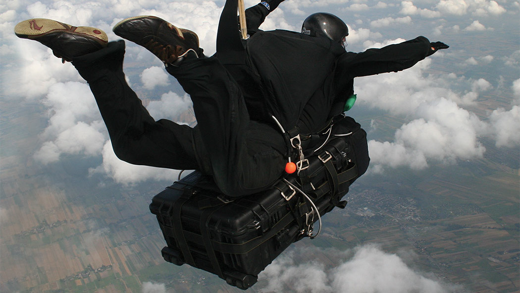 Pelican 1650 Protector Case with TrekPak Dividers & Lid Foam - Black