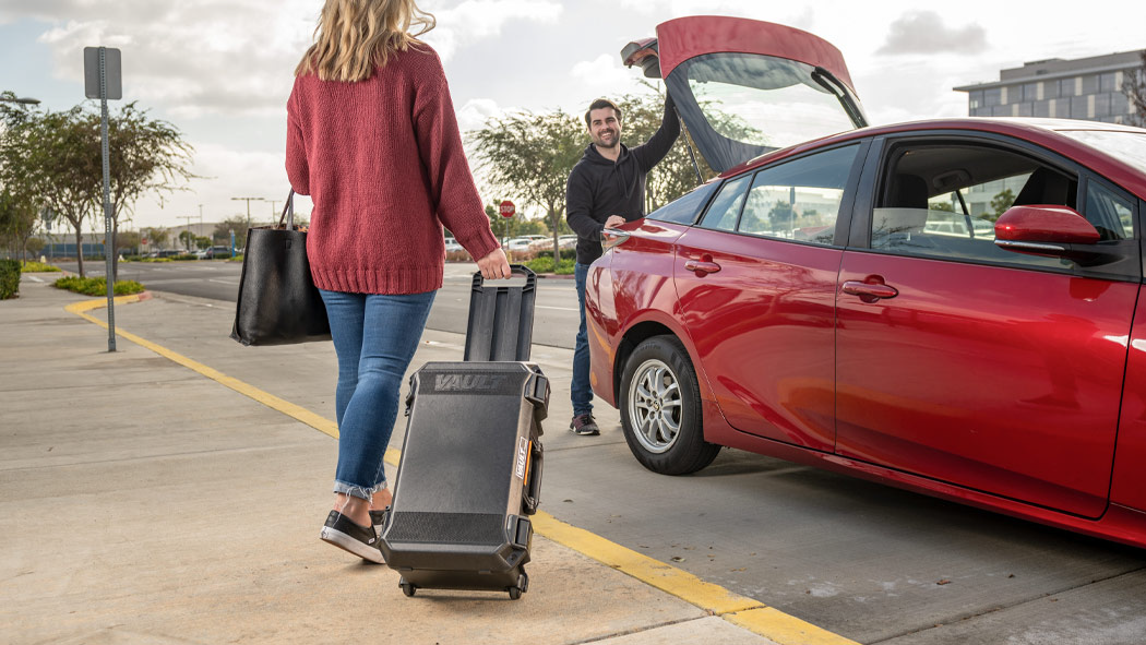 Pelican V525 Vault Rolling Case with Padded Dividers & Lid Foam - Black