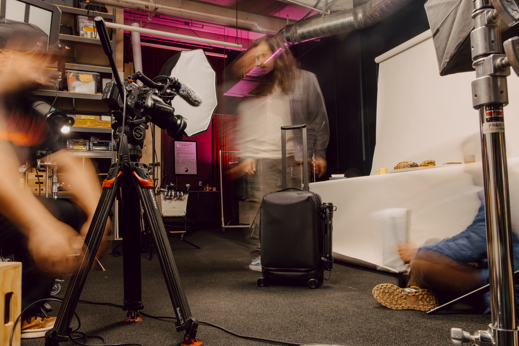 Peak Design Roller Pro Carry-On 34L Traveling Creative Bundle - Black