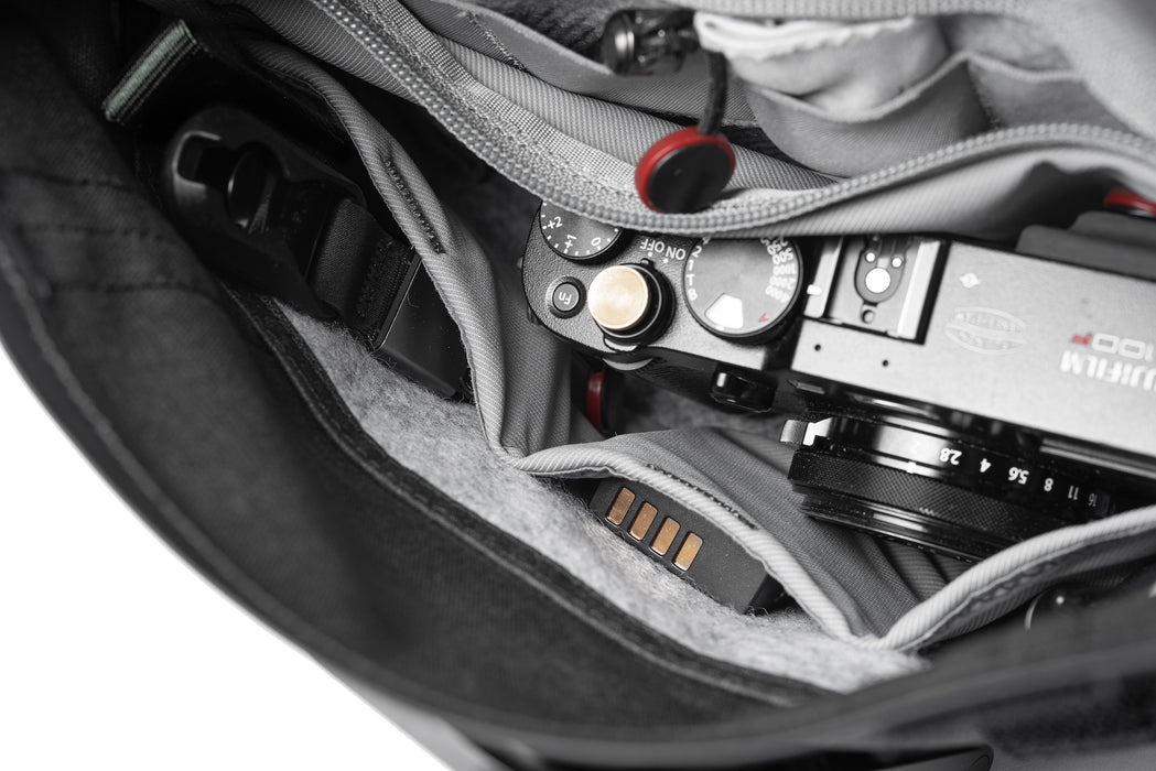 Peak Design Field Pouch v2 Black — Glazer's Camera